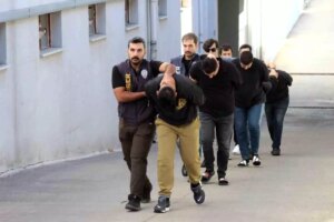 adanada otomobil dolandiriciligi operasyonu 6 supheli tutuklandi 6bNh3eK6.jpg